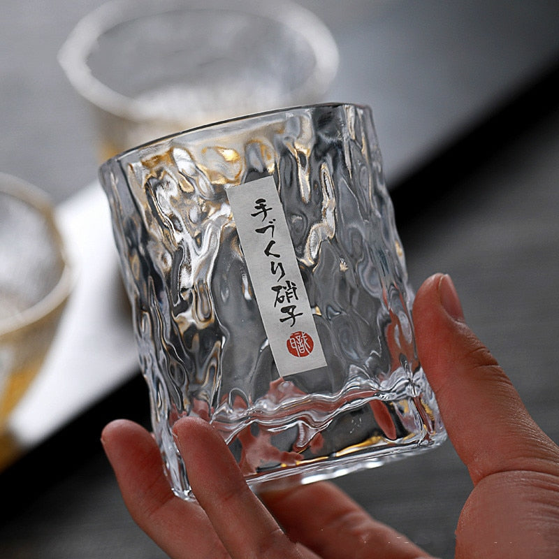 vaso de whisky japonés