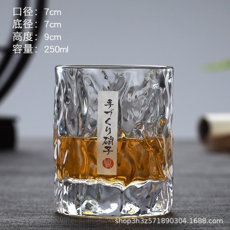 vaso de whisky japonés